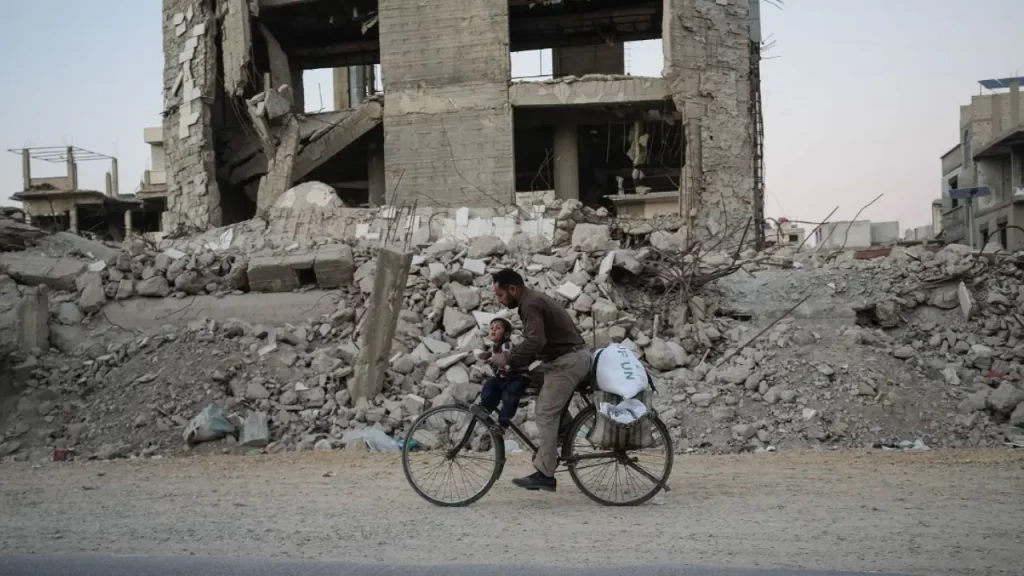 Las grietas que recorren Siria un año después de la caída de Al‑Asad