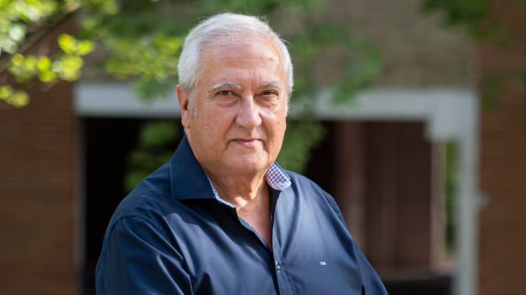 Gregorio Manzano recorrió 760 km diarios para entrenar al Talavera, un ejemplo de sacrificio y meritocracia en el fútbol modesto español.