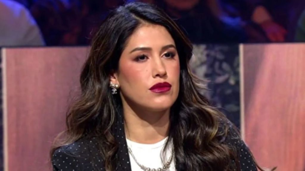 Gabriela Guillén acusa a Bertín Osborne de incumplir su compromiso y desentenderse de su hijo, asegurando que apenas lo ha visto y que no ha cumplido el acuerdo verbal. La modelo advierte que tomará acciones legales si el presentador no responde a sus obligaciones.