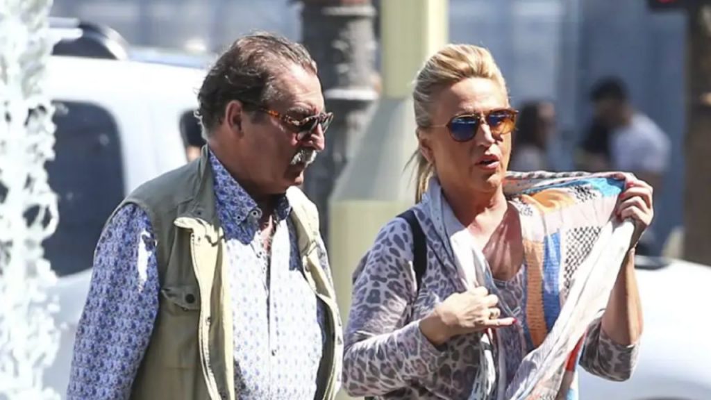 La historia de amor de Lydia Lozano y Charly enfrenta uno de sus momentos más difíciles tras la grave infección de él, reflejando un vínculo fuerte e inquebrantable.