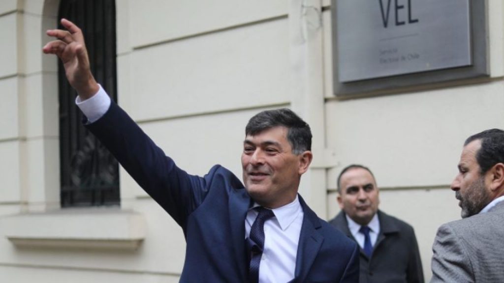 El Partido de la Gente llama a votar nulo en la segunda vuelta entre Jara y Kast, marcando distancia y aumentando la incertidumbre electoral en Chile.