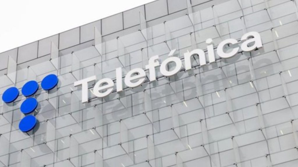 Telefónica reduce su ERE a 3.765 despidos, 4.554 menos de lo previsto, apostando por un proceso voluntario que podría aliviar la presión en el mercado laboral español.