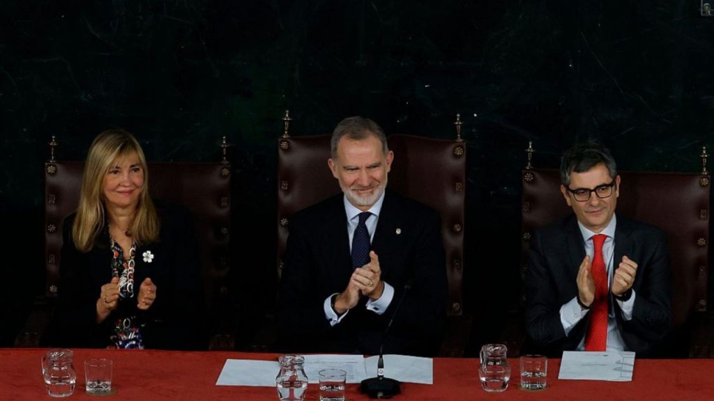 Felipe VI entrega despachos a 76 nuevos fiscales, con un 75 % de mujeres, marcando un hito en la carrera fiscal española y la aplicación de reformas legales recientes.