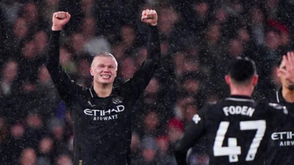 Erling Haaland alcanza 100 goles en 111 partidos con el Manchester City, pero la defensa del equipo sufre ante el Fulham en Craven Cottage. Un triunfo ofensivo marcado por errores defensivos y tensión táctica.