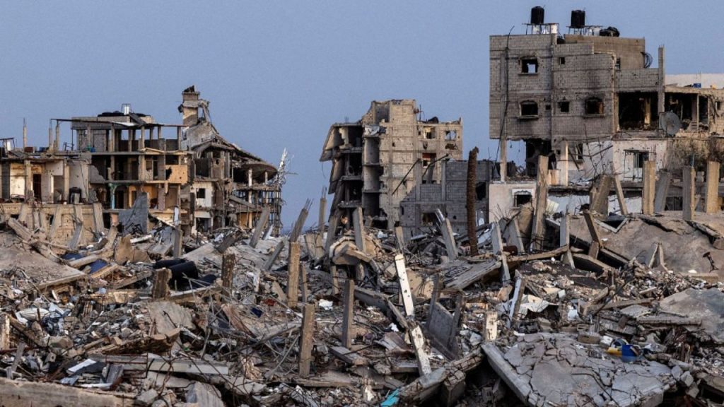 Amnistía Internacional exige justicia internacional por crímenes de lesa humanidad cometidos por Israel y Hamás en Gaza y Cisjordania. La organización denuncia ataques contra civiles, secuestros y genocidio, y llama a la comunidad internacional a garantizar que los responsables rindan cuentas.