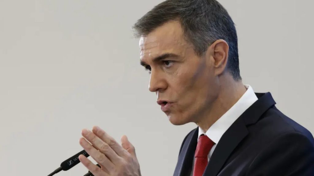 Sumar exige reunión urgente al PSOE ante escándalos de corrupción y acoso, reclamando medidas efectivas para recuperar confianza en el Gobierno.