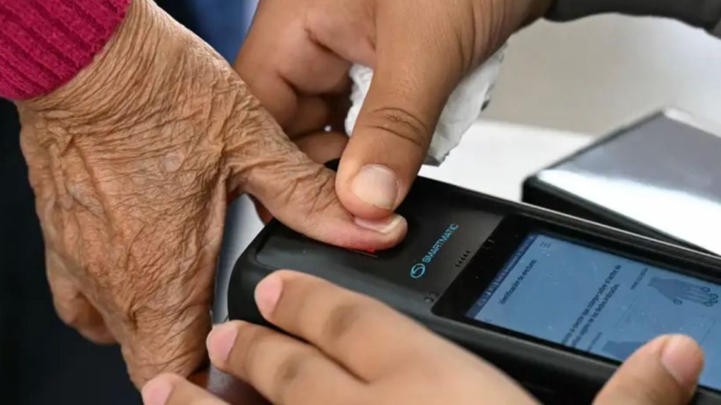 Donald Trump advierte a Honduras sobre posibles alteraciones en las elecciones presidenciales y exige respeto al recuento de votos, en un empate técnico entre Asfura y Nasralla.