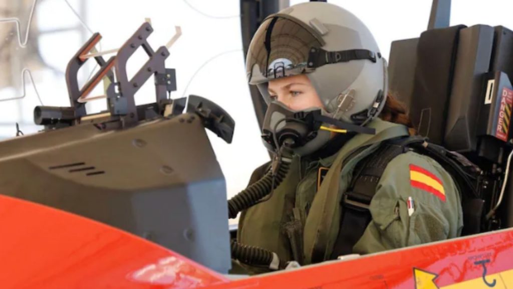 La princesa Leonor realiza su primer vuelo en solitario en la Academia General del Aire, marcando un hito en su formación militar y simbolismo real.