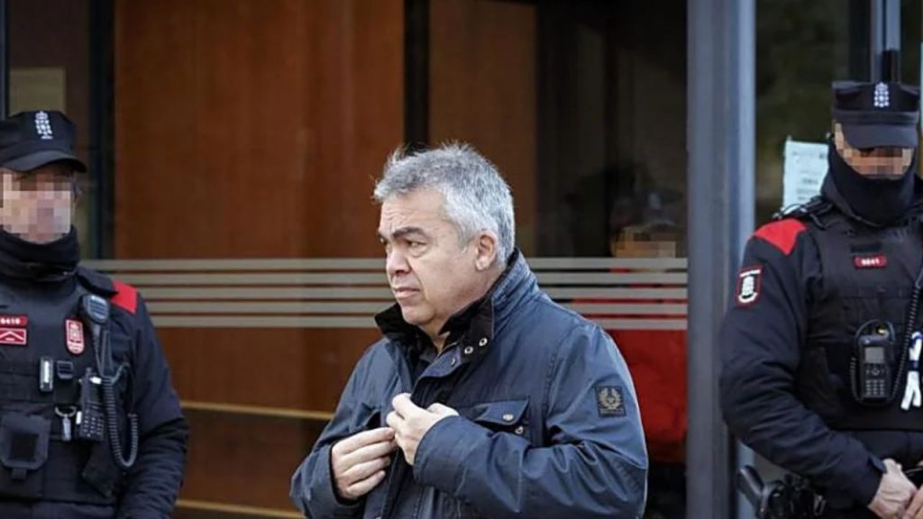 El PP cita a Santos Cerdán y al hijo de José Luis Ábalos en el Senado por el caso Koldo. La comisión busca esclarecer el supuesto 'cheque en blanco' y la implicación del Gobierno.