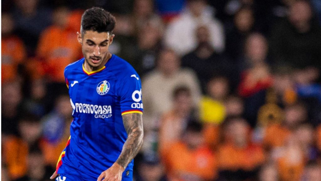 Álex Sancris regresa a Burgos con el Getafe en Copa del Rey, un duelo que enfrenta lealtades locales y desafíos del mercado futbolístico español.