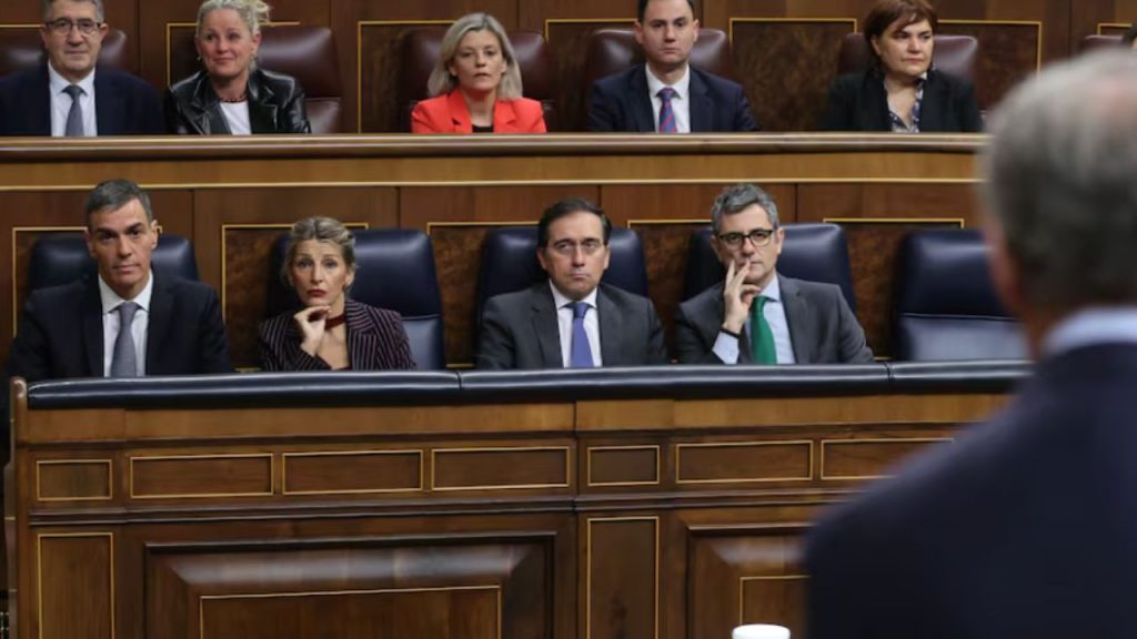 El CIS revela que el PSOE sigue líder con 31,4% pese a escándalos de corrupción y acoso, manteniendo amplia ventaja sobre PP y Vox en España.