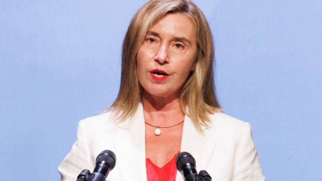 Federica Mogherini dimite tras ser imputada por presunto fraude y corrupción en fondos europeos destinados al Colegio de Europa.