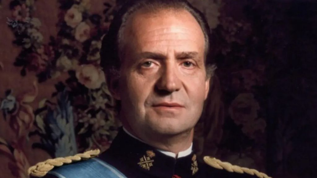 El libro Reconciliación de Juan Carlos I reabre el debate sobre su figura al ofrecer unas memorias llenas de silencios y quejas más que de revelaciones. A lo largo de 412 páginas, el Rey Emérito repasa su vida, pero evita profundizar en los escándalos que marcaron su legado. Una obra que mezcla victimismo, nostalgia y autojustificación en un momento crítico para la monarquía española.