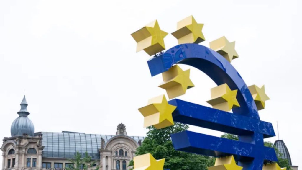 La ECB afronta una crisis tras los fracasos económicos del euro. La ineficacia de su política monetaria genera inflación persistente y preocupación en la eurozona.