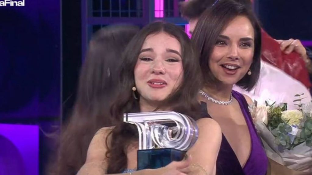Cristina Lora gana OT 2025 con un 46,3% de los votos en una final polémica que reabre el debate sobre el formato y el talento musical actual.
