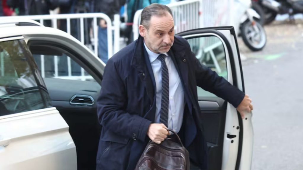 El Tribunal Supremo revisa los recursos de José Luis Ábalos y Koldo García en el caso Koldo. Ambos podrían ingresar en prisión provisional por riesgo de fuga y enfrentan acusaciones de cohecho, malversación y organización criminal.