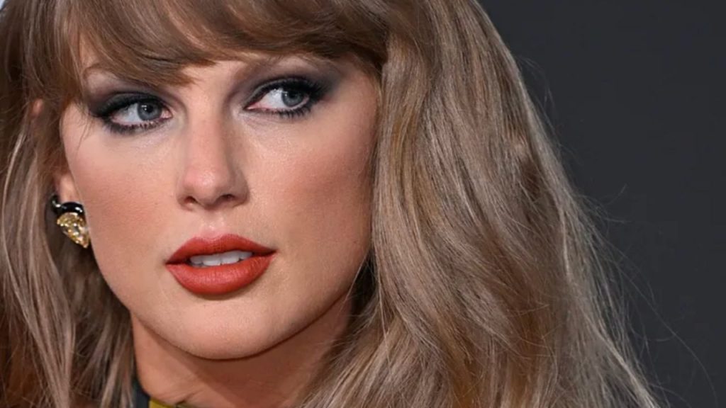 Taylor Swift reparte 197 millones de dólares en bonificaciones tras el cierre de The Eras Tour, un gesto histórico que genera admiración y polémica. Con más de 2.000 millones recaudados, la cantante premió a bailarines, técnicos y camioneros, abriendo un debate sobre sostenibilidad, desigualdad y el verdadero valor del trabajo en la industria musical.