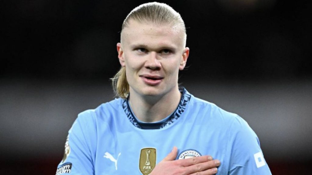 Erling Haaland, convertido en una máquina de goles gracias a una disciplina extrema y un físico excepcional, sigue siendo la gran pesadilla del Real Madrid. Con 54 goles en 53 partidos europeos, el noruego mantiene una rutina de alimentación, terapias de luz roja y hasta 6 000 calorías diarias para rendir al máximo. Sin embargo, su pobre registro ante el Madrid aviva el debate sobre su frustrado fichaje por el club blanco y la estrategia del equipo frente al Manchester City de Guardiola. Una polémica que revela tensiones entre tradición futbolística y el nuevo poder global del fútbol europeo.