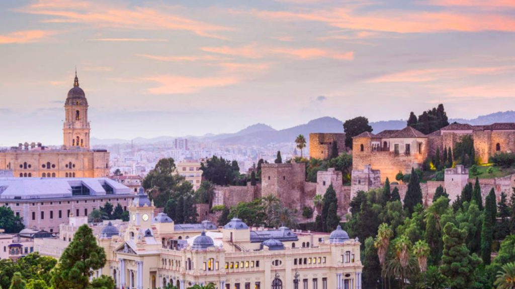 Málaga se consolida como referente cultural internacional con casi 40 museos, diversificando su modelo turístico más allá del sol y playa.