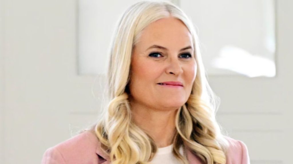 La Casa Real de Noruega anuncia un empeoramiento en la salud de la princesa Mette-Marit, con la posibilidad de un trasplante de pulmón. Su delicado estado genera preocupación sobre el futuro de la monarquía y sus funciones oficiales.