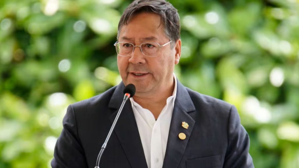 El expresidente de Bolivia Luis Arce fue arrestado en La Paz en una investigación por presunta corrupción vinculada al manejo de fondos públicos durante sus años como ministro de Economía y presidente, apenas un mes después de dejar el cargo. La detención ocurre en el contexto de las pesquisas sobre el Fondo Indígena, mientras el nuevo gobierno que puso fin a dos décadas de dominio socialista impulsa la lucha contra la corrupción.