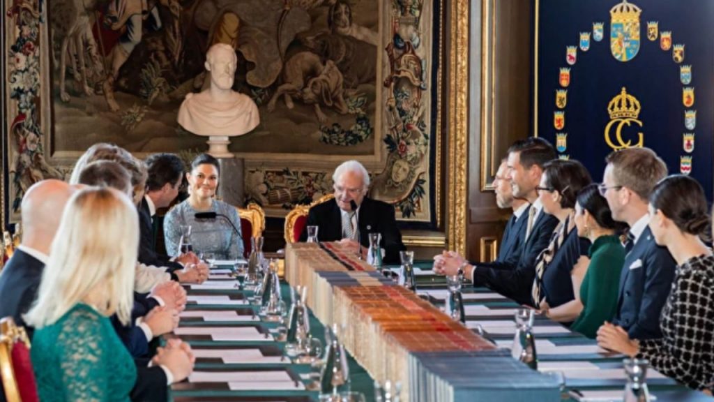 Suecia realiza un gran simulacro ante un ataque ruso con el Rey y Victoria al mando, enviando un mensaje firme de defensa y unidad democrática.