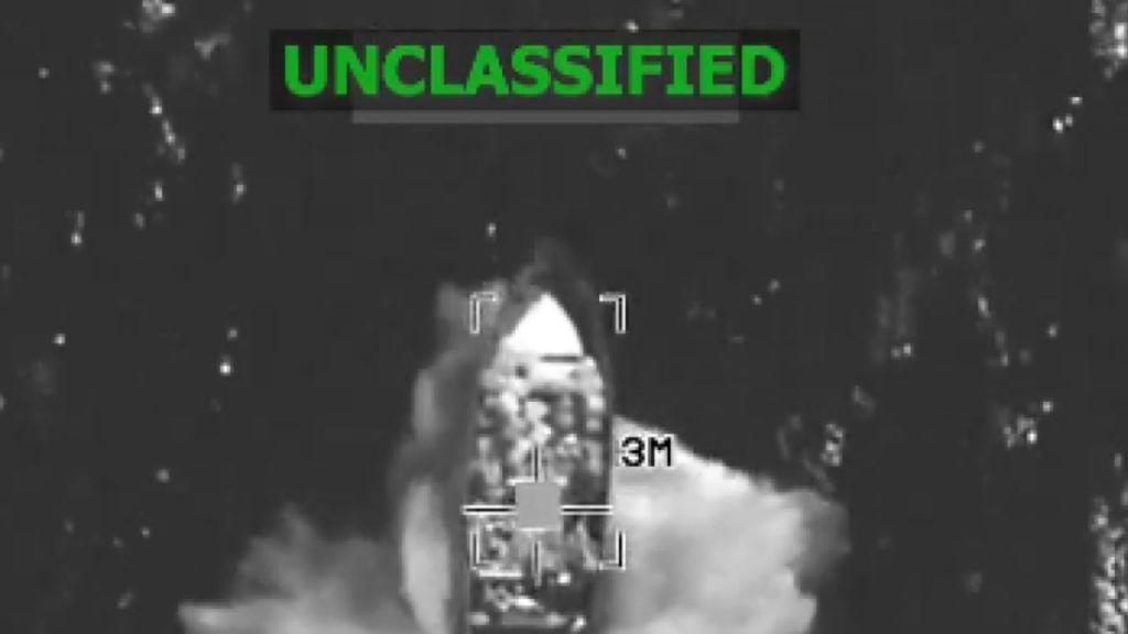 EE.UU. mata a cuatro presuntos narcoterroristas en un ataque del Mando Sur en el Pacífico, una operación que ya suma más de 80 muertos desde septiembre y que genera dudas sobre su legalidad y respeto a los derechos humanos.