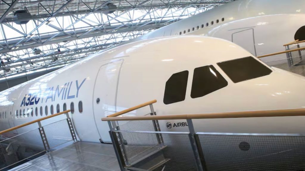 Airbus confirma que quedan menos de 100 aviones A320 por modificar tras el fallo de software afectado por radiación solar. La mayoría de las aeronaves ya han sido reparadas, aunque el impacto en aerolíneas y la caída en bolsa reflejan la gravedad del problema.