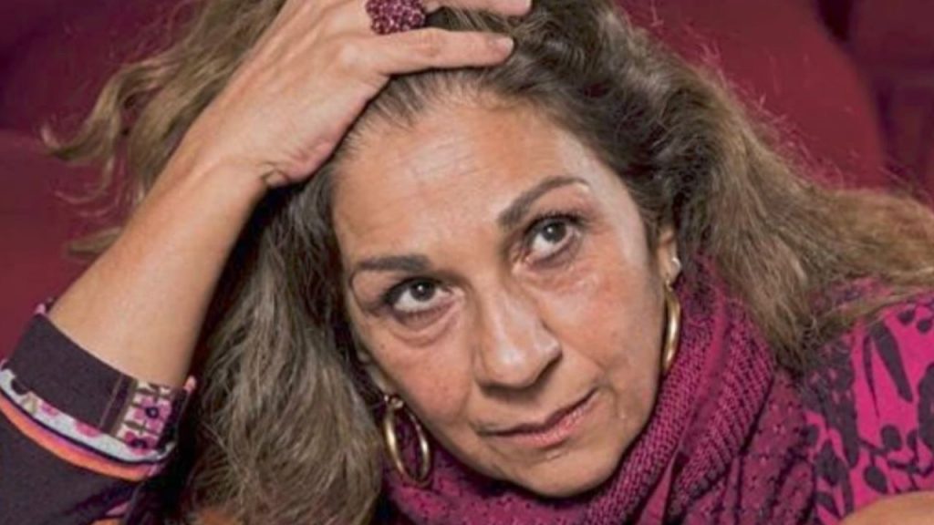 Lolita Flores anuncia acciones legales contra los insultos que recibe en redes sociales. La cantante y actriz, cansada de los ataques personales y políticos, exige respeto y defiende su derecho a protegerse.