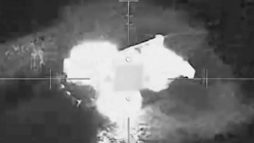 EE.UU. elimina a cinco personas en ataques contra narcolanchas en el Pacífico, intensificando su campaña anti-narcotráfico y la presión sobre Venezuela.