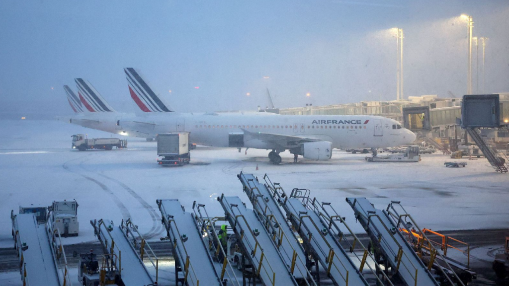 La nieve paraliza los aeropuertos de París, Ámsterdam y Bruselas