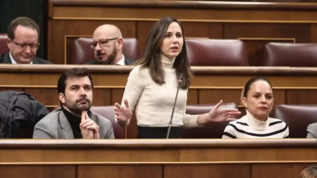 Podemos llama a romper relaciones con EE.UU. y abandonar la OTAN