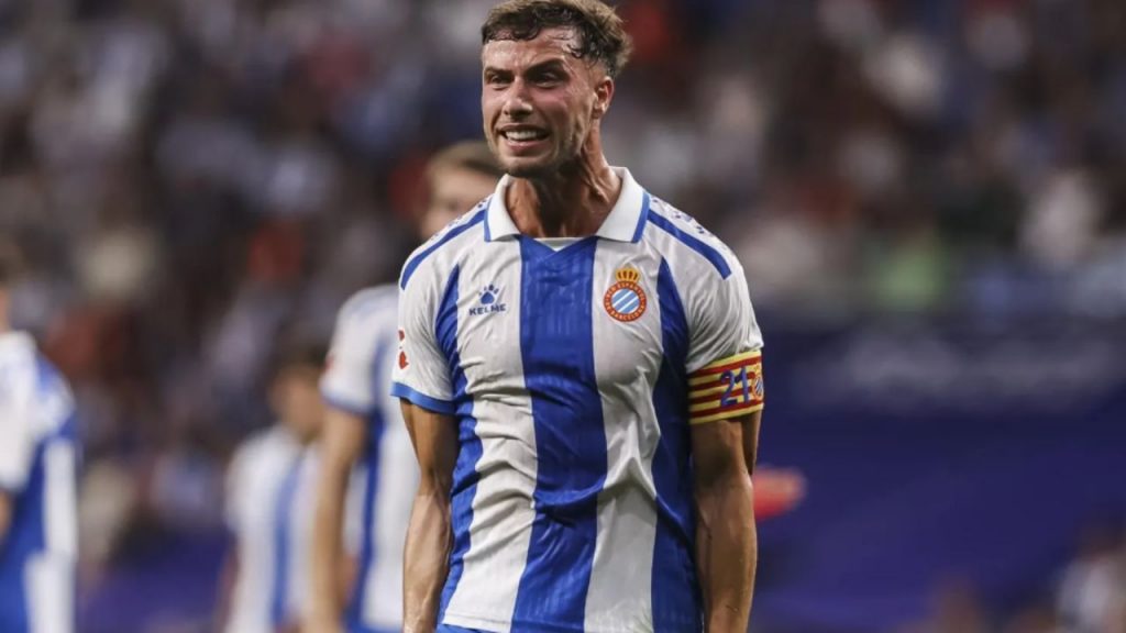 La lesión de Javi Puado y el artículo 107 de LaLiga obligan al Espanyol a buscar fichajes inmediatos. El club afronta retos deportivos y económicos mientras intenta reforzar la plantilla tras bajas clave.