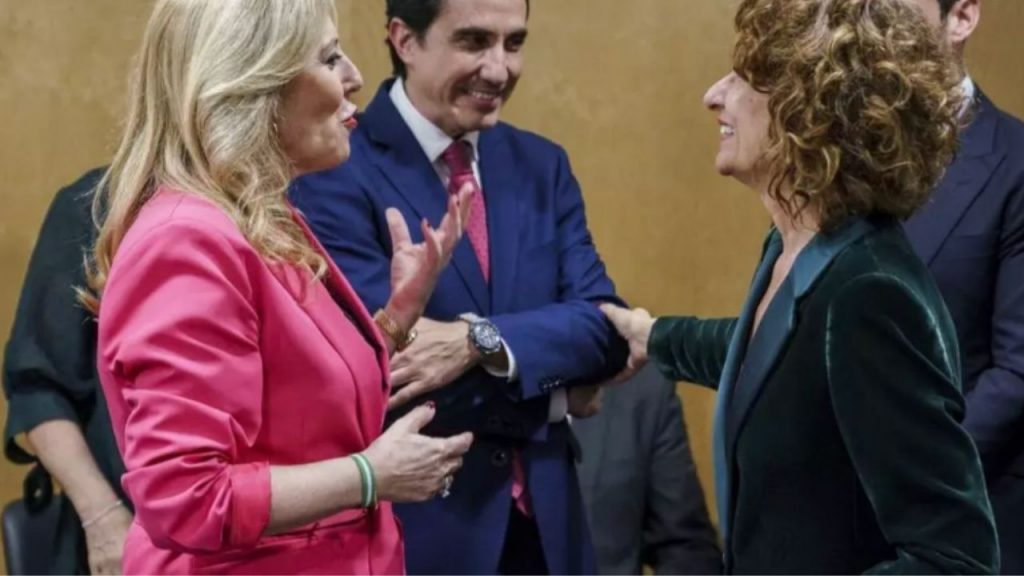 La ministra Montero presenta su reforma de financiación autonómica en el CPFF, con casi todas las comunidades en contra y Cataluña como única aliada. El plan aumenta recursos y cesión fiscal, pero la regla de ordinalidad y el pacto con ERC generan tensión política y debate sobre igualdad entre regiones.