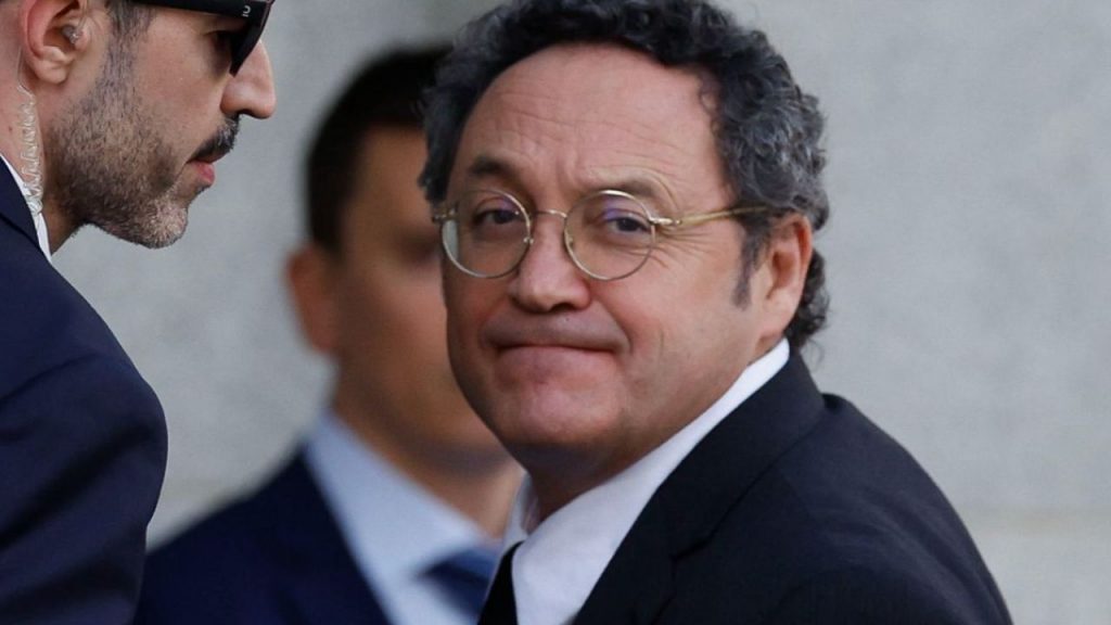 Alberto González Amador solicita la expulsión del ex fiscal general Álvaro García Ortiz tras su condena por revelación de secretos, cuestionando su reingreso a la carrera fiscal y apelando a la pérdida de condición por inhabilitación.