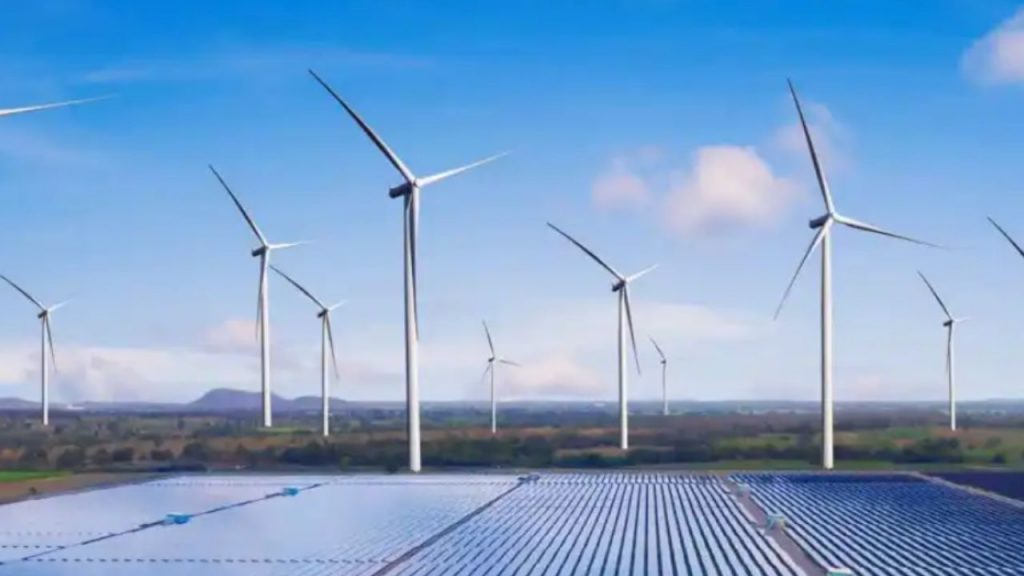 La crisis energética en Europa evidencia las consecuencias de políticas verdes mal planificadas, con precios de la energía al alza y riesgos para la autonomía y economía de los consumidores.