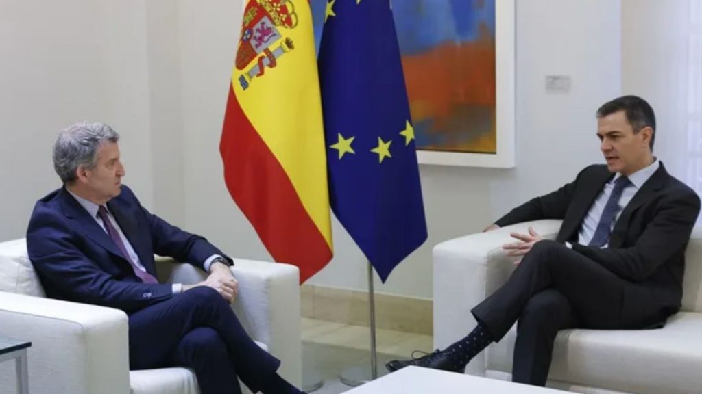 Pedro Sánchez se reunirá con Alberto Núñez Feijóo para abordar el envío de tropas españolas a Ucrania. La cita busca consenso, pero el PP condiciona su apoyo a un acuerdo global de defensa.
