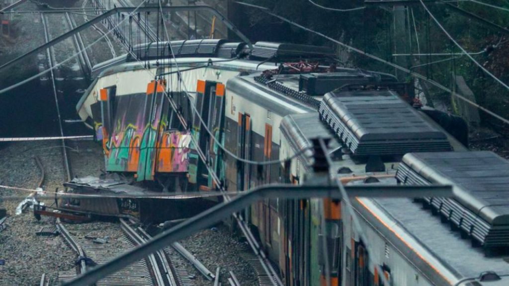Rodalies reanuda el servicio tras el accidente mortal en Gelida, después de tres días de suspensión y revisiones exhaustivas, mientras persisten dudas sobre la seguridad de la red y la gestión política.