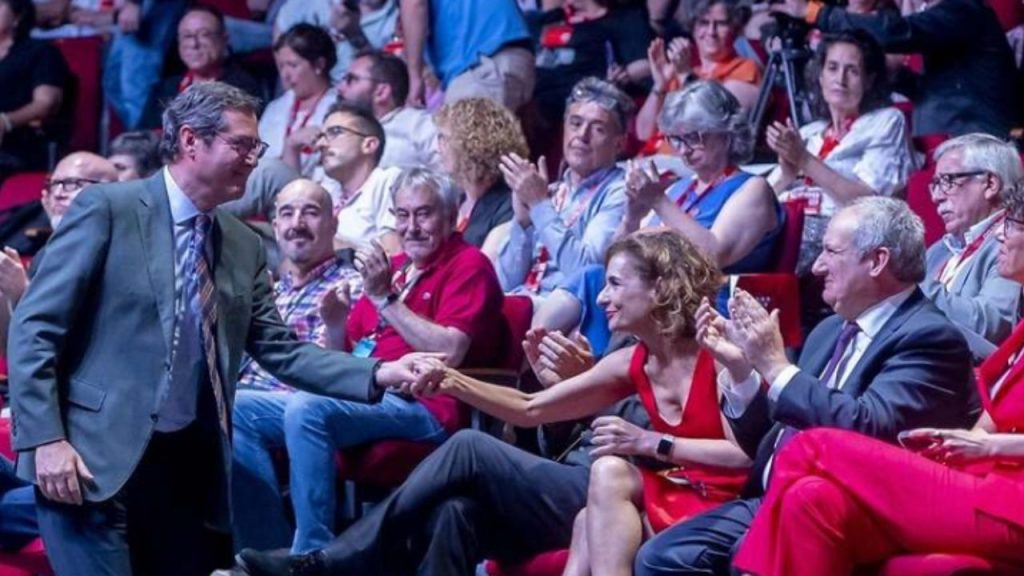 La CEOE y Cepyme califican de "trilera" la propuesta fiscal del Gobierno para compensar la subida del SMI, denunciando incentivos inalcanzables y más intervencionismo en la negociación colectiva, mientras la subida del salario mínimo llega al 3,1%.