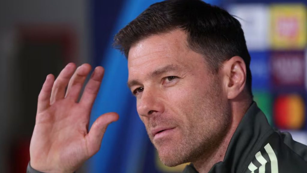 Xabi Alonso no podrá entrenar en LaLiga esta temporada según la RFEF, pero la UEFA permite su actividad en clubes europeos. Analizamos las restricciones y oportunidades para el exfutbolista.