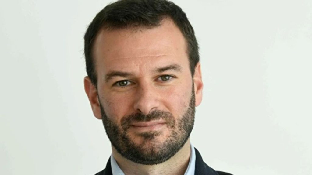 Raúl Míguez y Salvador Almenar, directivos de Adif, enfrentan juicio tras el accidente de Adamuz. La polémica se centra en la falta de experiencia, favoritismos políticos y la gestión cuestionada de la red ferroviaria española.