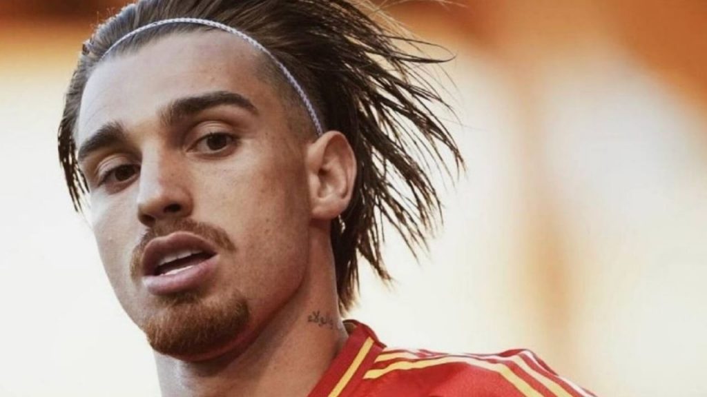 Iker Bravo refuerza la UD Las Palmas en su lucha por el ascenso a Primera División. Con experiencia en Barcelona, Real Madrid Castilla y Bayer Leverkusen, el joven delantero aporta talento y proyección ofensiva al equipo canario.