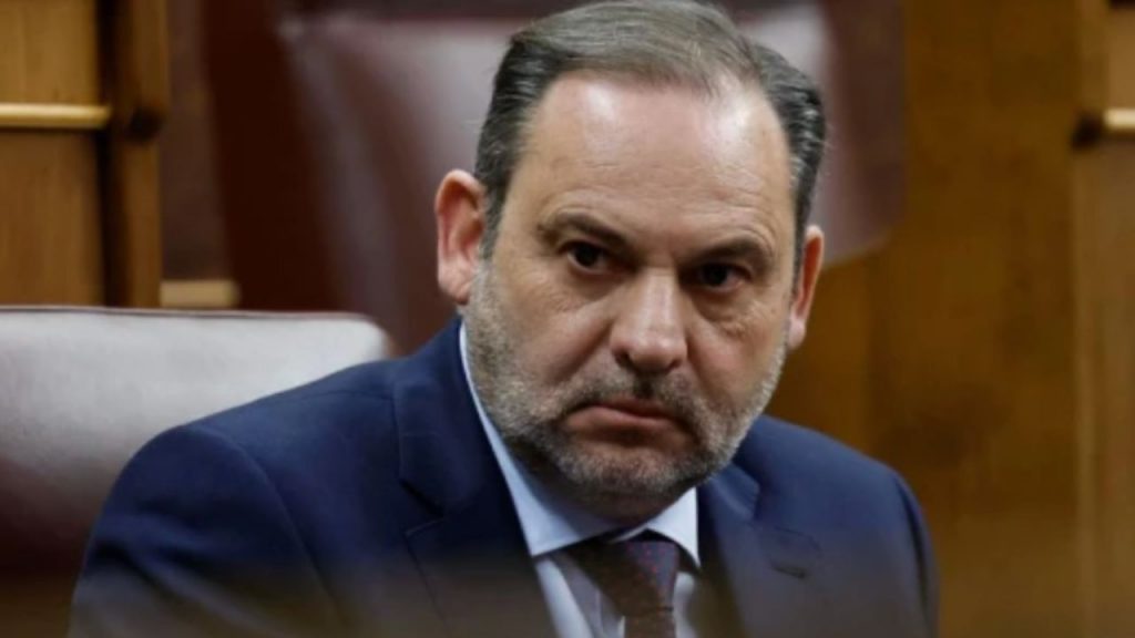 José Luis Ábalos renuncia a su escaño por Valencia y pierde el aforamiento en plena causa Koldo. La decisión se produce tras el recurso resuelto en el Tribunal Supremo y genera debate político sobre la protección judicial de los políticos.