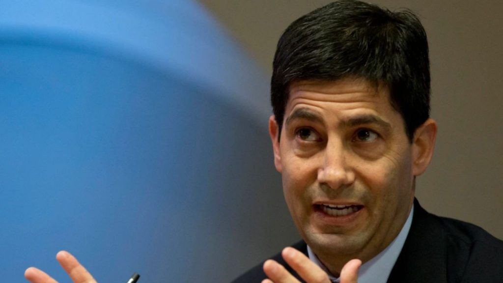 Trump elige a Kevin Warsh para presidir la Fed, apartando a Powell, y abre un nuevo capítulo político en la independencia del banco central.