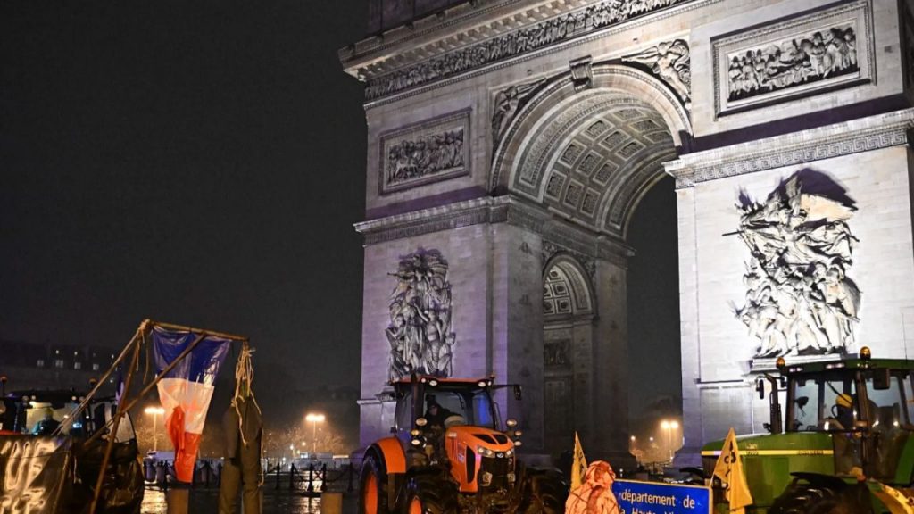 Agricultores europeos protestan con tractoradas contra el acuerdo UE-Mercosur, al que acusan de generar competencia desleal y dañar al campo.