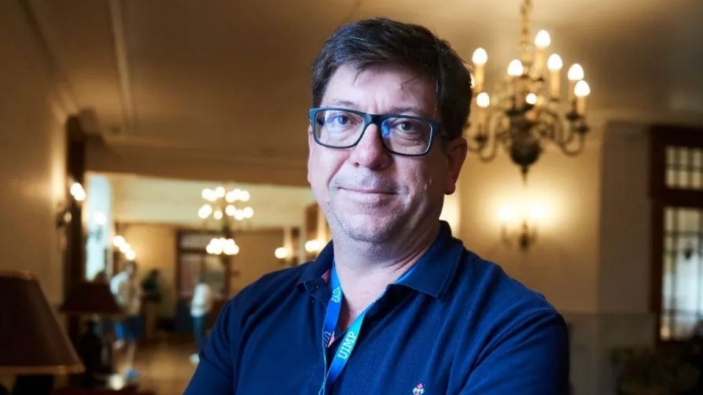 El Juzgado de Madrid rechaza la querella de Hazte Oír contra Paco Salazar por presunto acoso sexual al no existir denuncias de afectadas ni indicios suficientes, dejando el debate en el ámbito político y mediático.