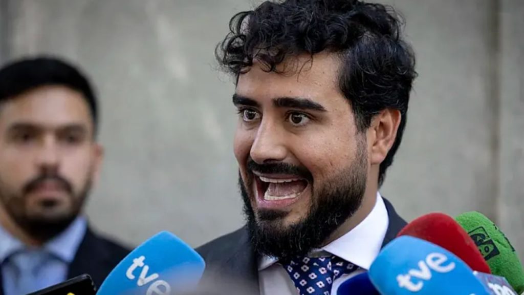 El Tribunal Supremo cita al eurodiputado Alvise Pérez el 26 de enero para declarar voluntariamente por presunto acoso y revelación de secretos, tras la querella de dos eurodiputados de su candidatura. La causa se enmarca en un contexto de múltiples procesos judiciales contra el político.