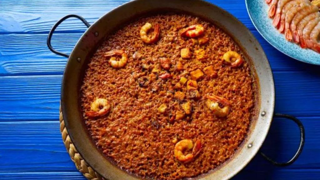 Arroz del senyoret tradicional, paella elegante con todo el marisco pelado, cómoda de comer y llena de sabor marino.