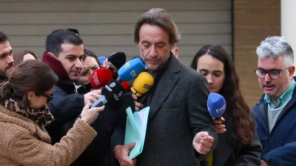 El jefe de gabinete de Carlos Mazón vuelve por cuarta vez ante la jueza que investiga la gestión de la dana de 2024. El foco está en la recuperación de mensajes de un móvil reseteado y en el choque de versiones sobre el confinamiento, una diligencia clave para esclarecer responsabilidades y la trazabilidad de decisiones en la emergencia.