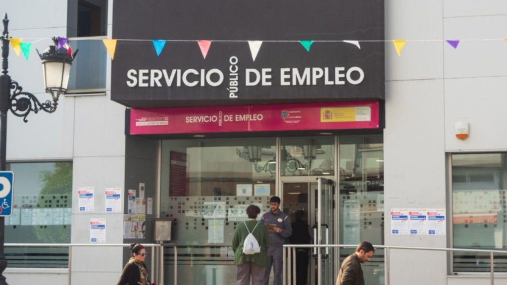 Cantabria cierra 2025 con la tasa de paro más baja de España (6,77 %), liderando la caída del desempleo, aunque persisten brechas de género y dudas sobre la fortaleza del modelo productivo.